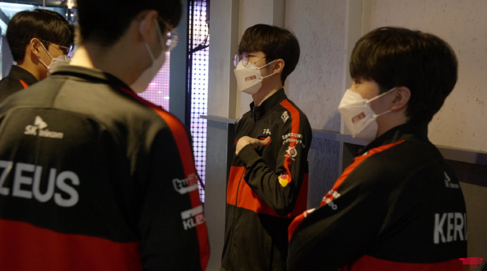 GEN险胜TL，Lehends操刀奇招英雄翻盘半决赛3:0（柏林）