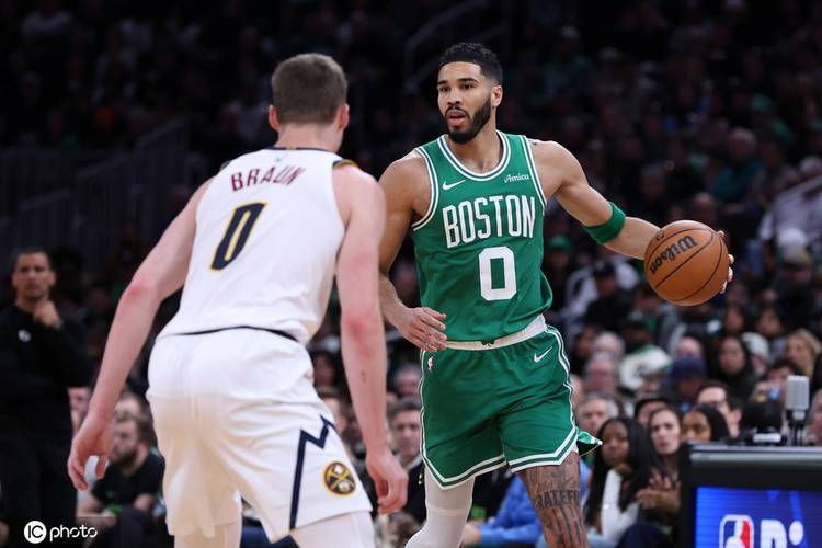 包含凯尔特人B队强势日本男篮，塔图姆爆发神勇的词条