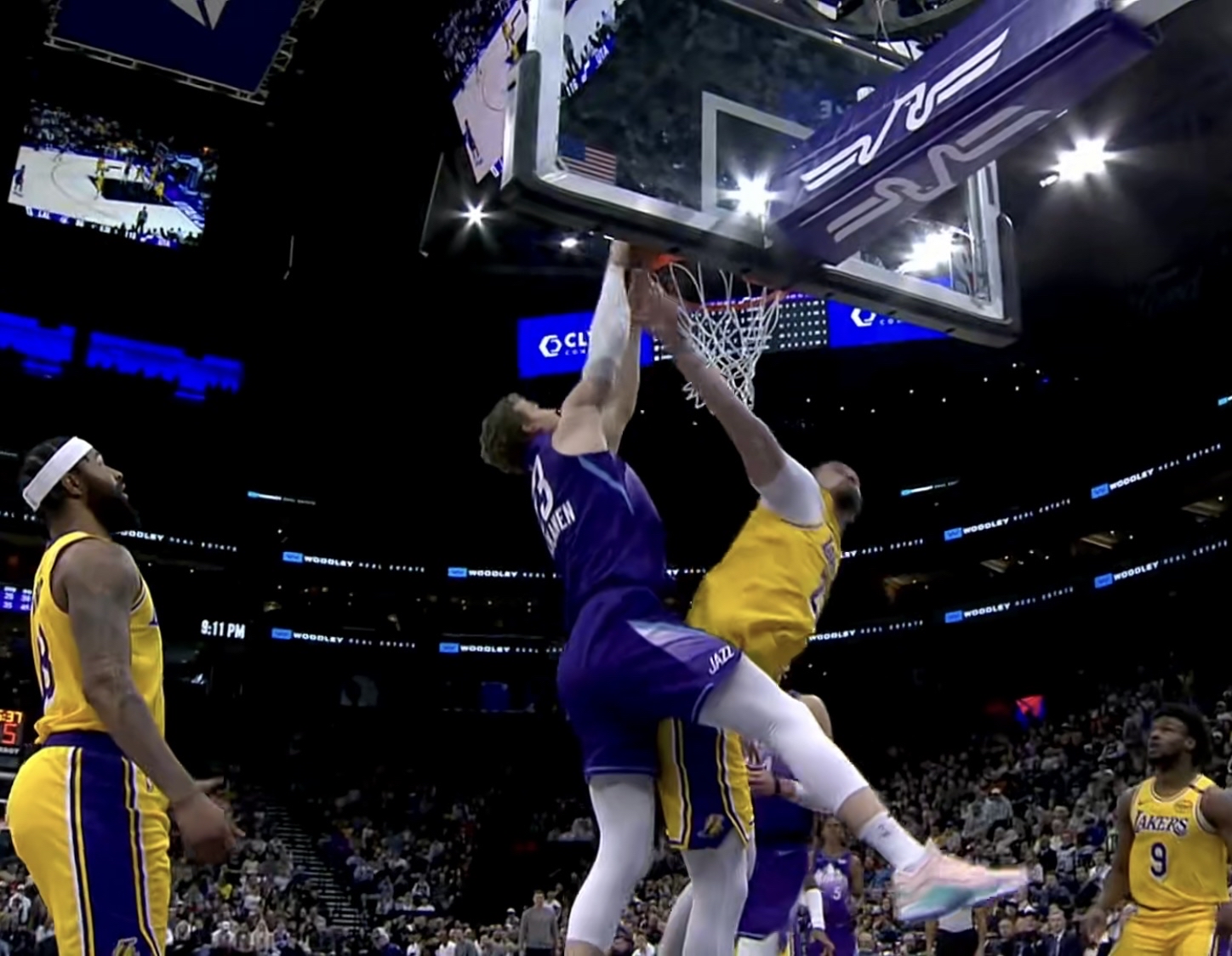 开云体育-湖人逆袭击败步行者,篮网惨败