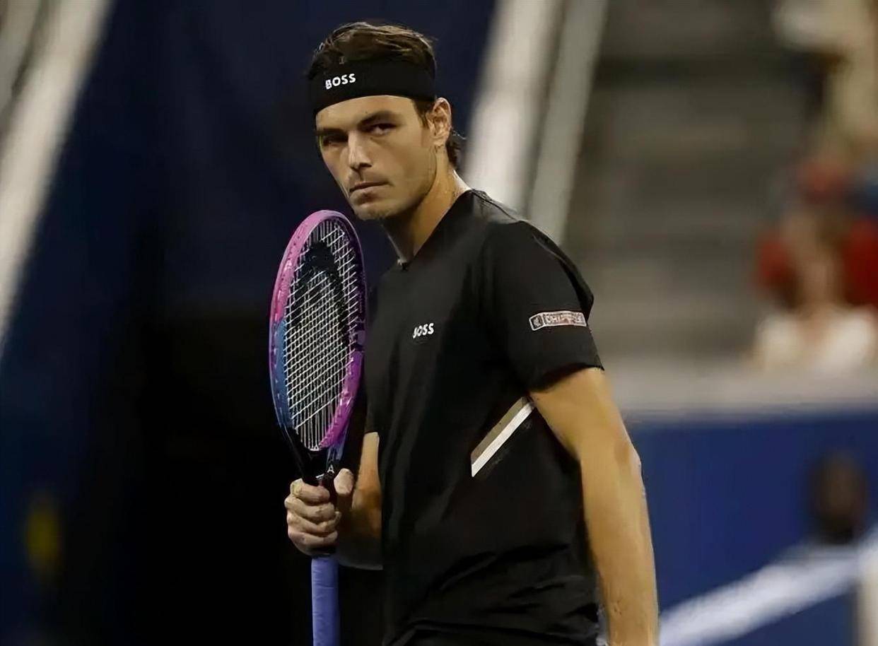 包含美国网球队翻盘意大利网球队，德约科维奇关键制胜的词条