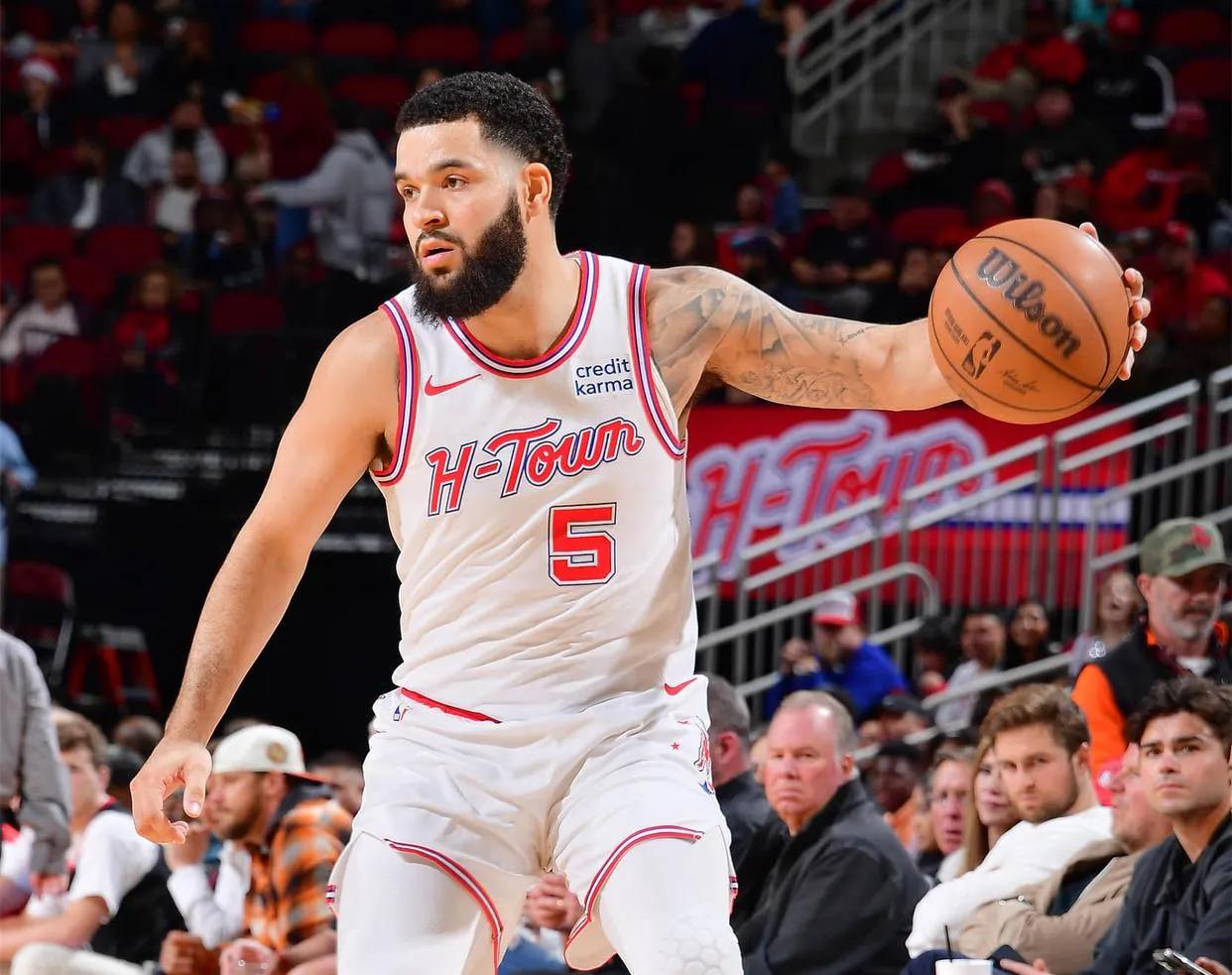 新疆队碾压尼克斯，范弗利特高光表现