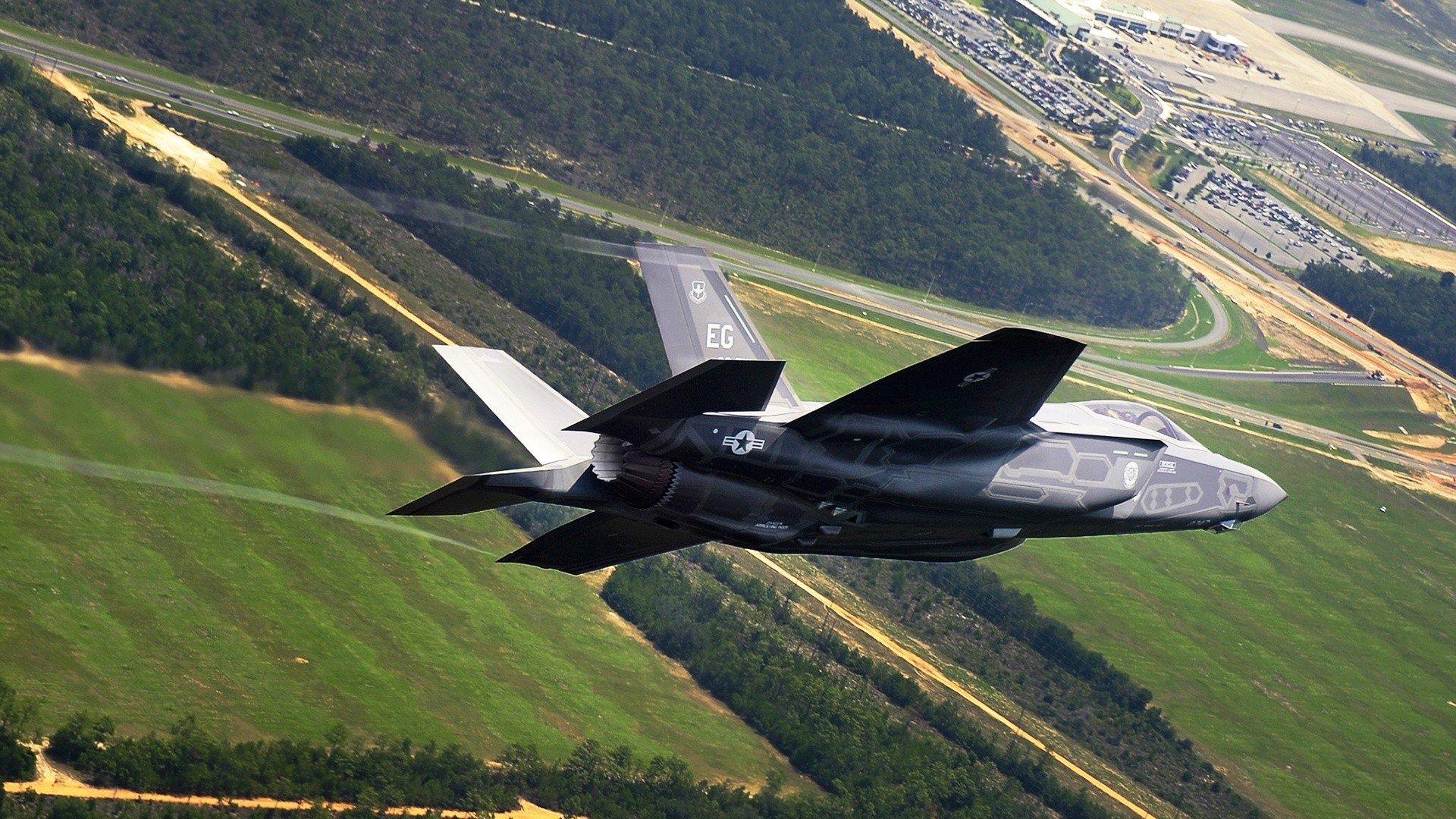 霍勒迪关键时刻接管比赛，鹈鹕展翅击溃上海男篮