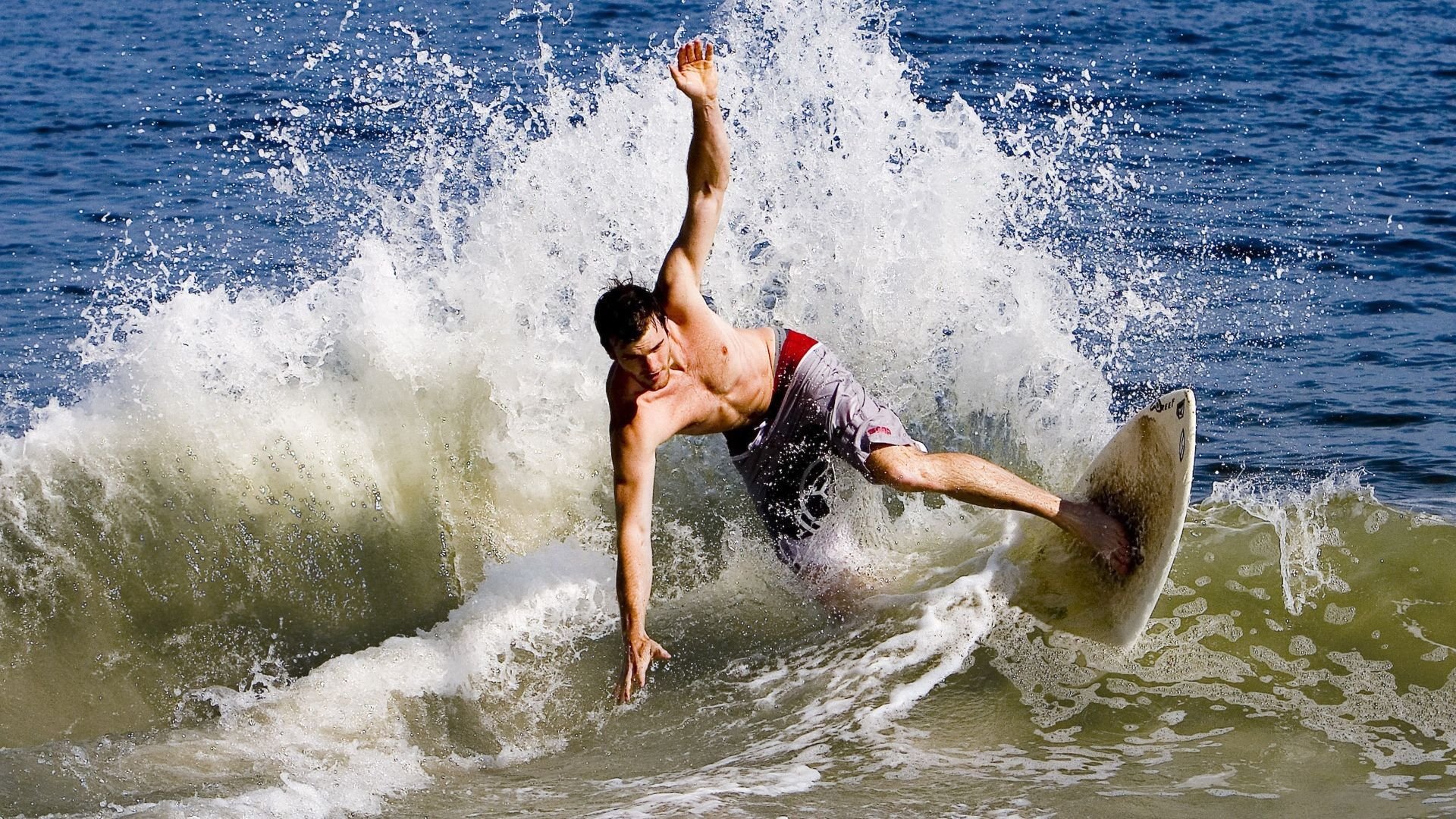 开云体育平台APP-极速与巅峰,F1争冠战与勇士篮网对决的体育交响曲